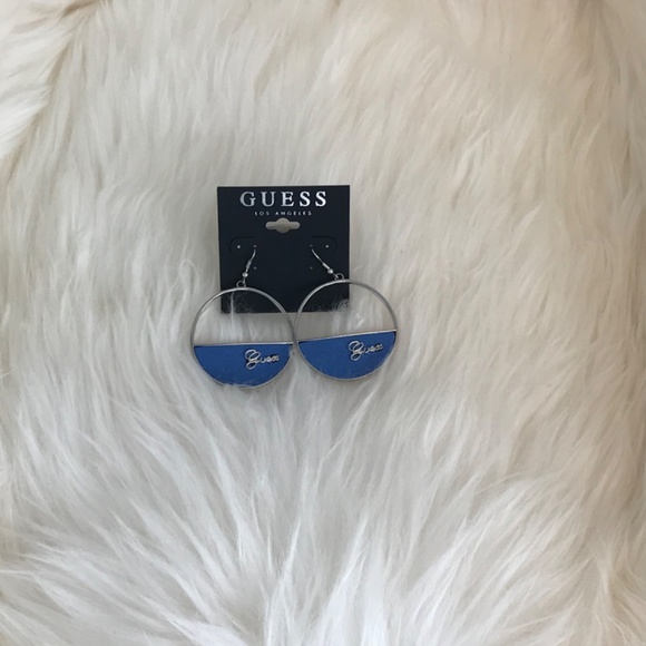 NWT Guess Silver Tone Hoop Earrings With Silver Cursive Logo On Blue Background - Picture 8 of 11